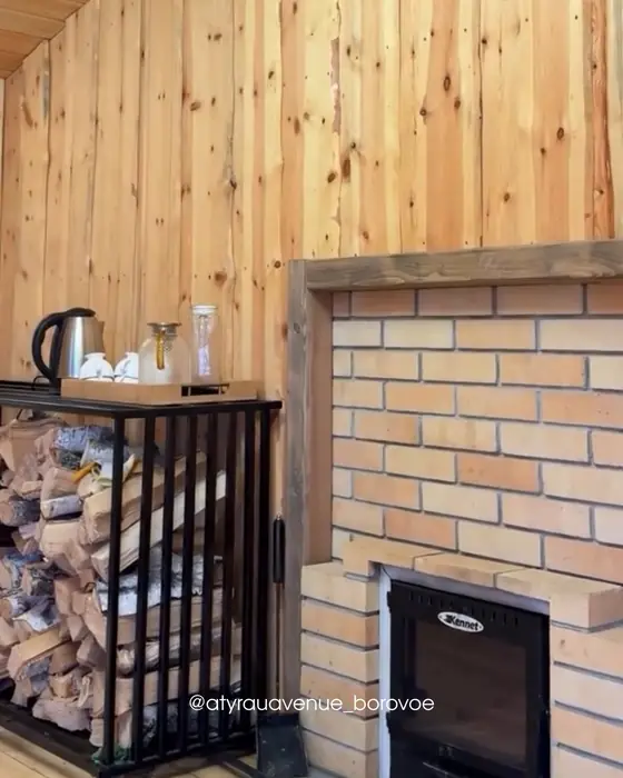 Печь и дрова в бане